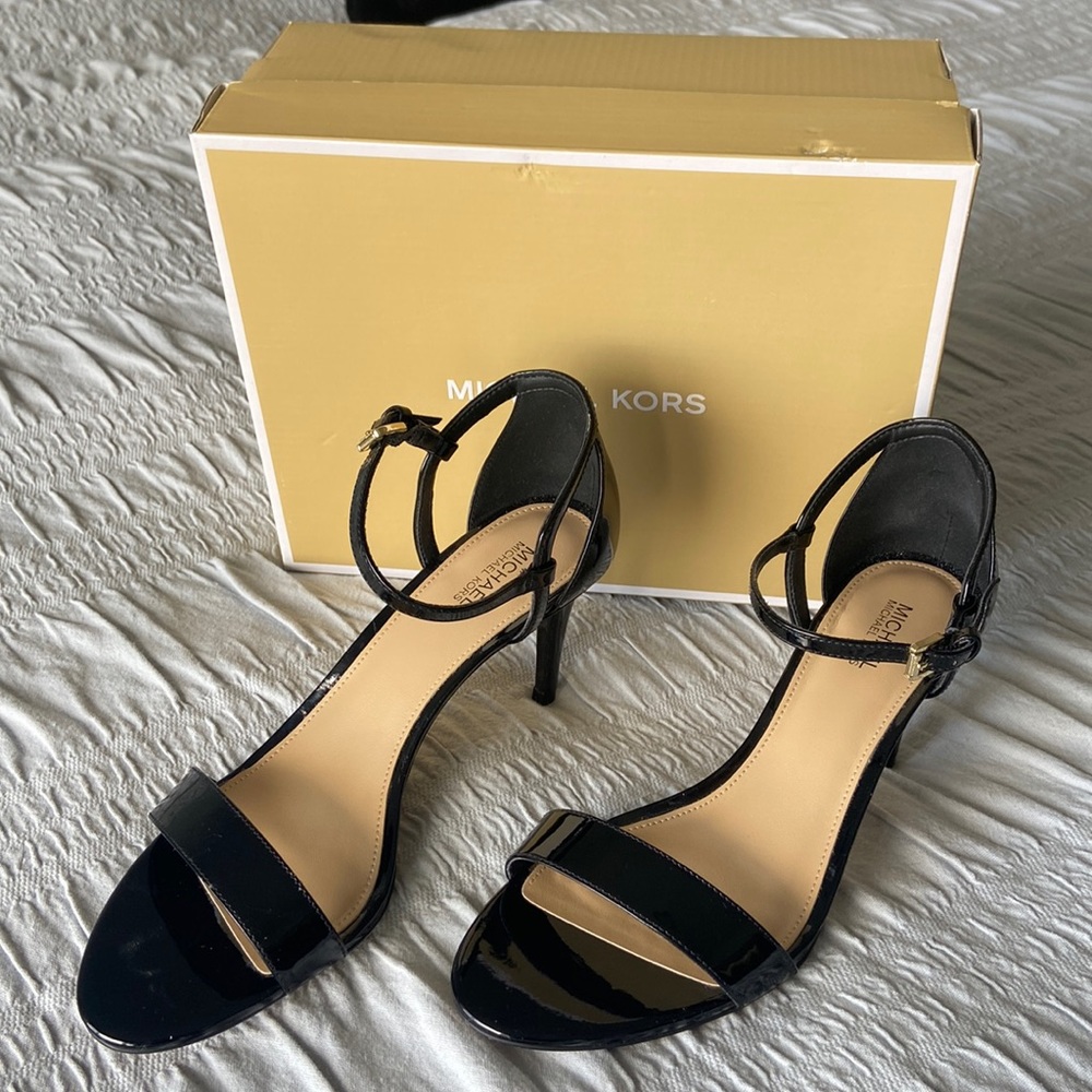 Michael Kors patent leather Dress Pumps.